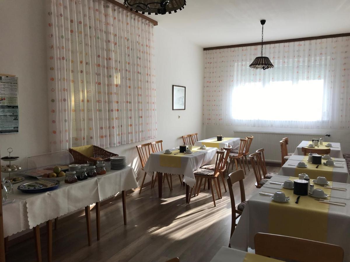 Gaestehaus & Weingut Klein 일미츠 외부 사진